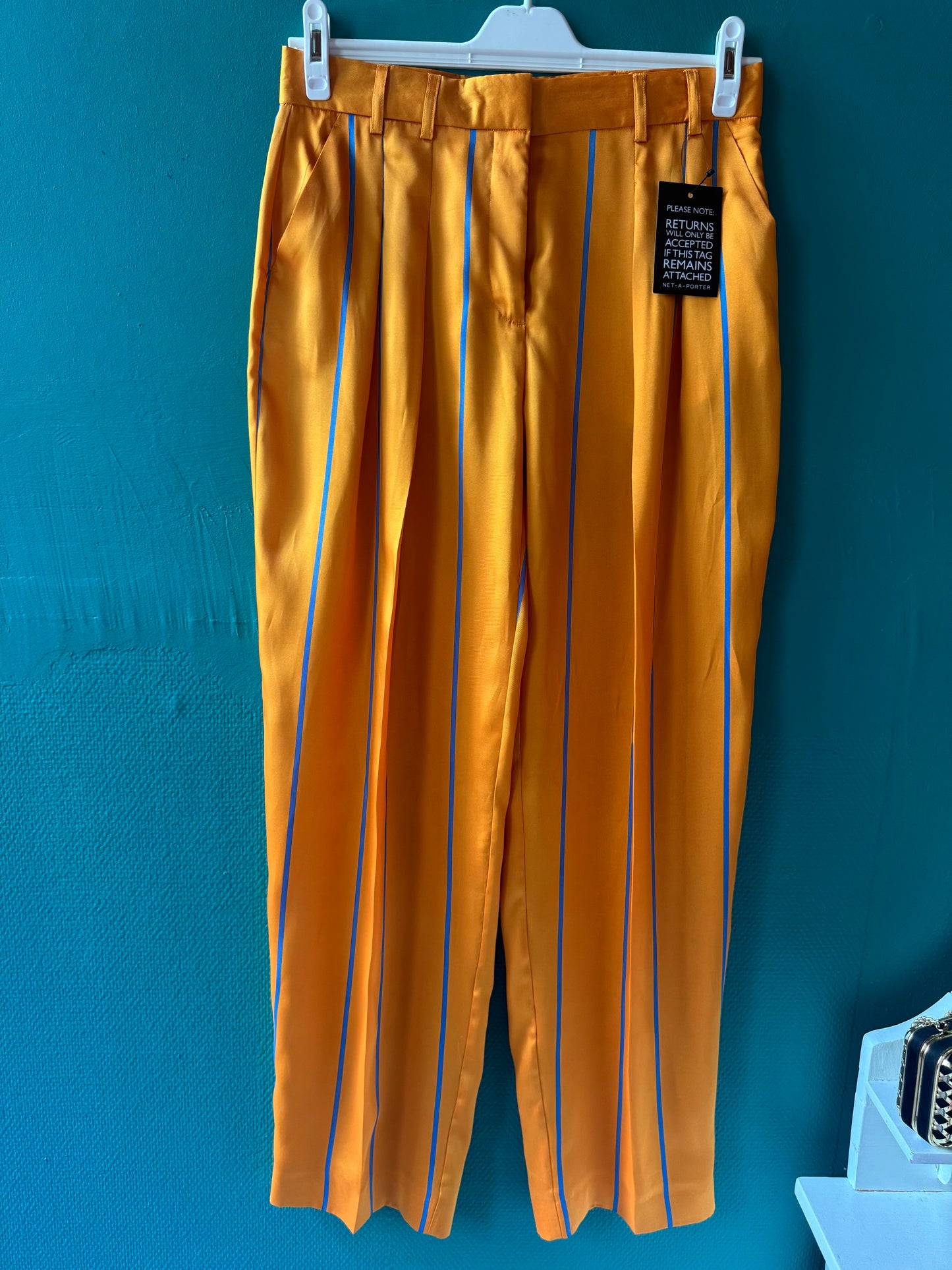 Victoria Beckham orangeblårandig byxa stl. 38