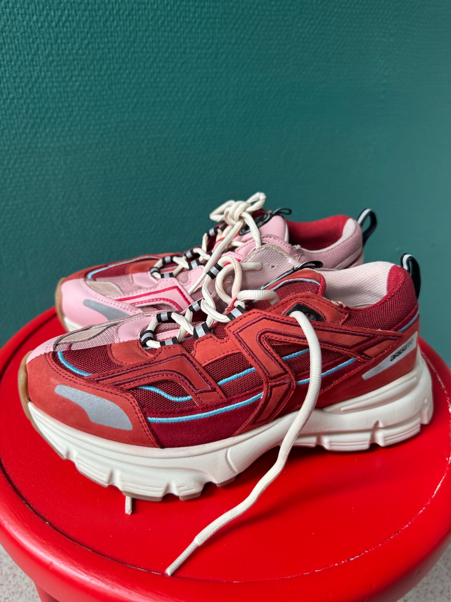 Axel Arigato rödrosa sneakers