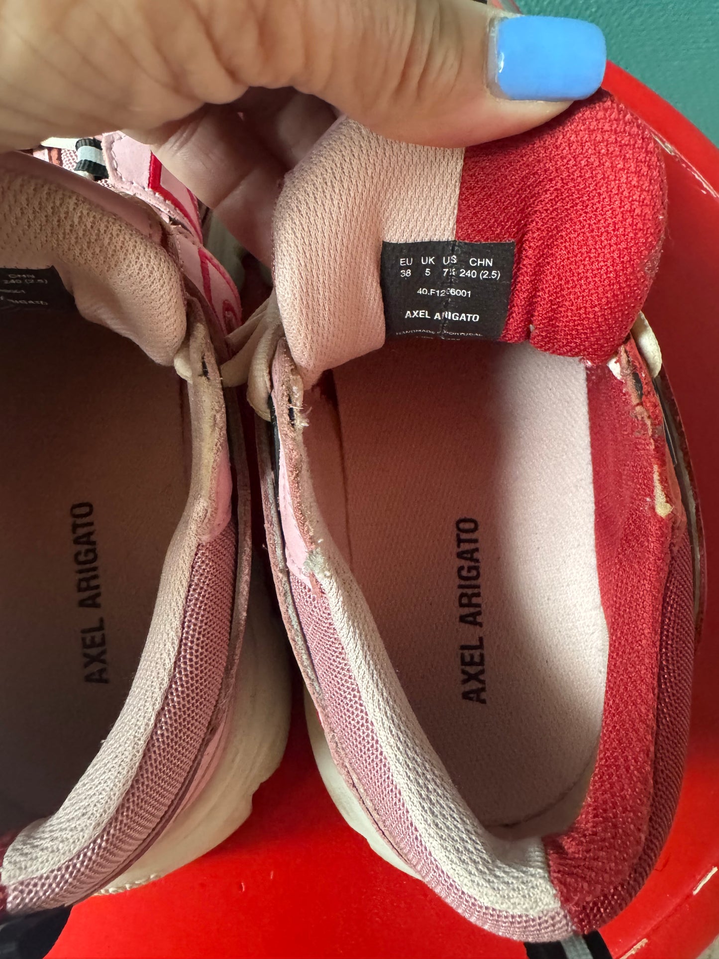 Axel Arigato rödrosa sneakers