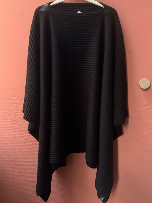 Design House poncho svart One Size