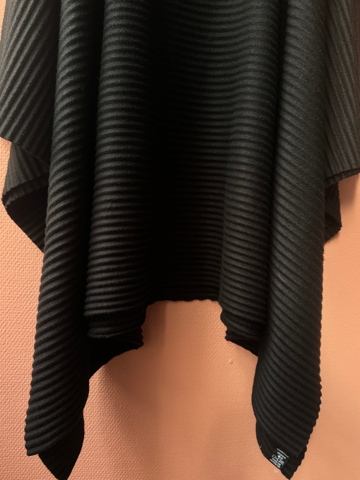 Design House poncho svart One Size