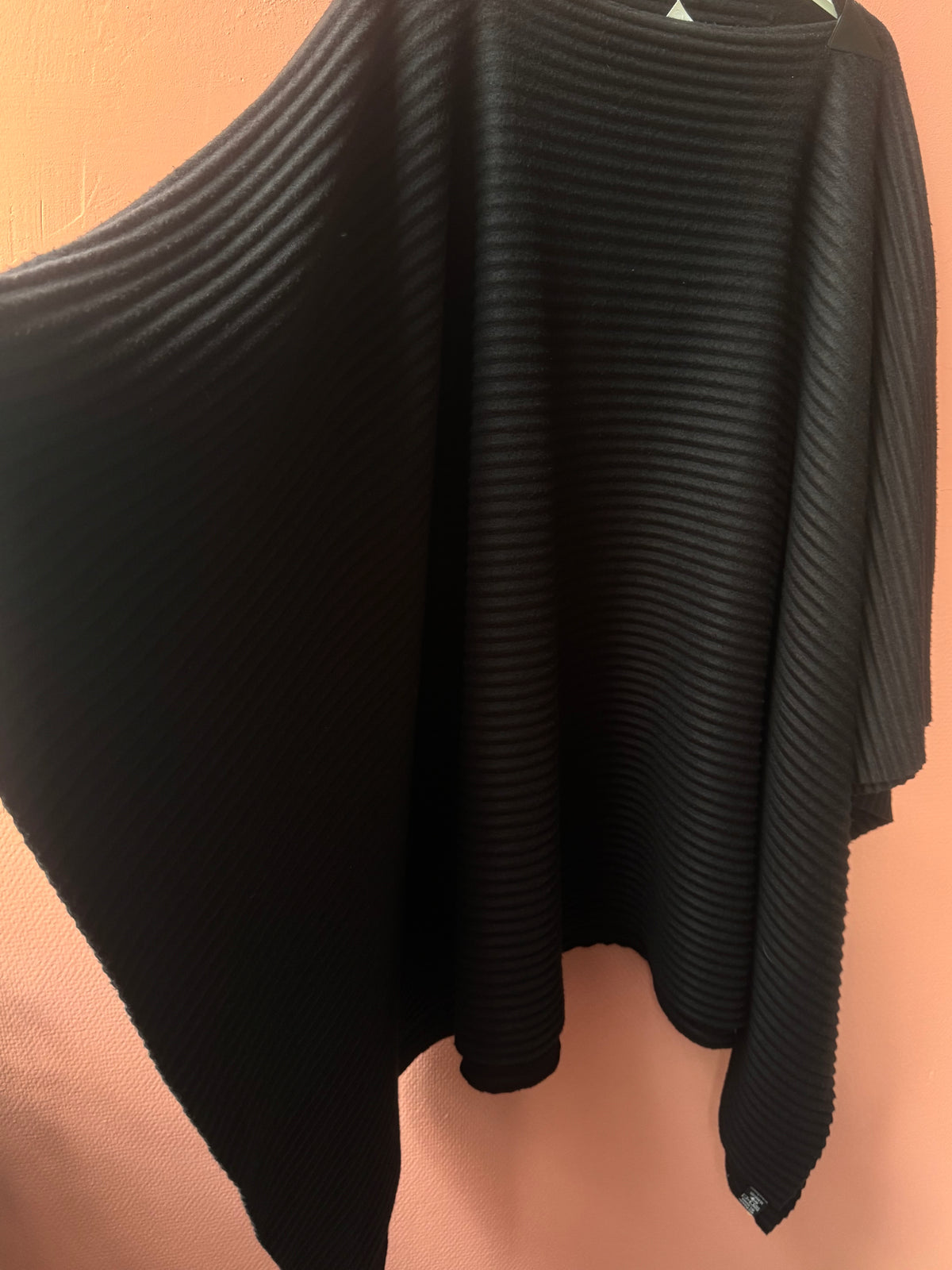Design House poncho svart One Size