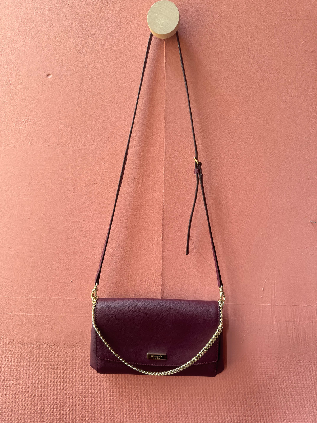 Kate Spade vinröd skinnväska