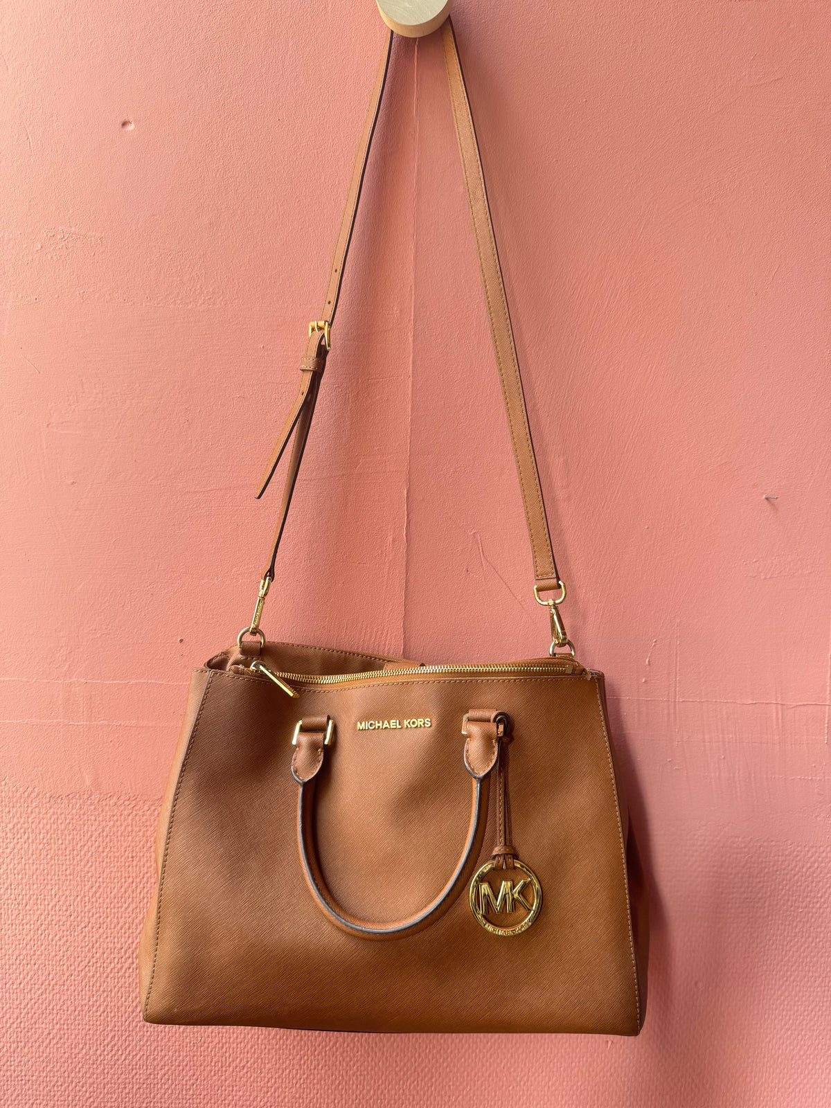Michael Kors brun skinnväska