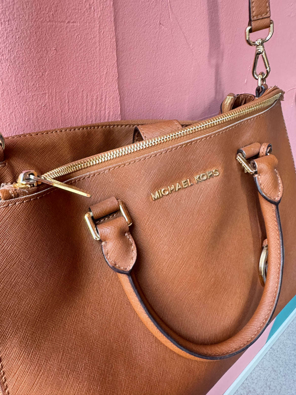 Michael Kors brun skinnväska